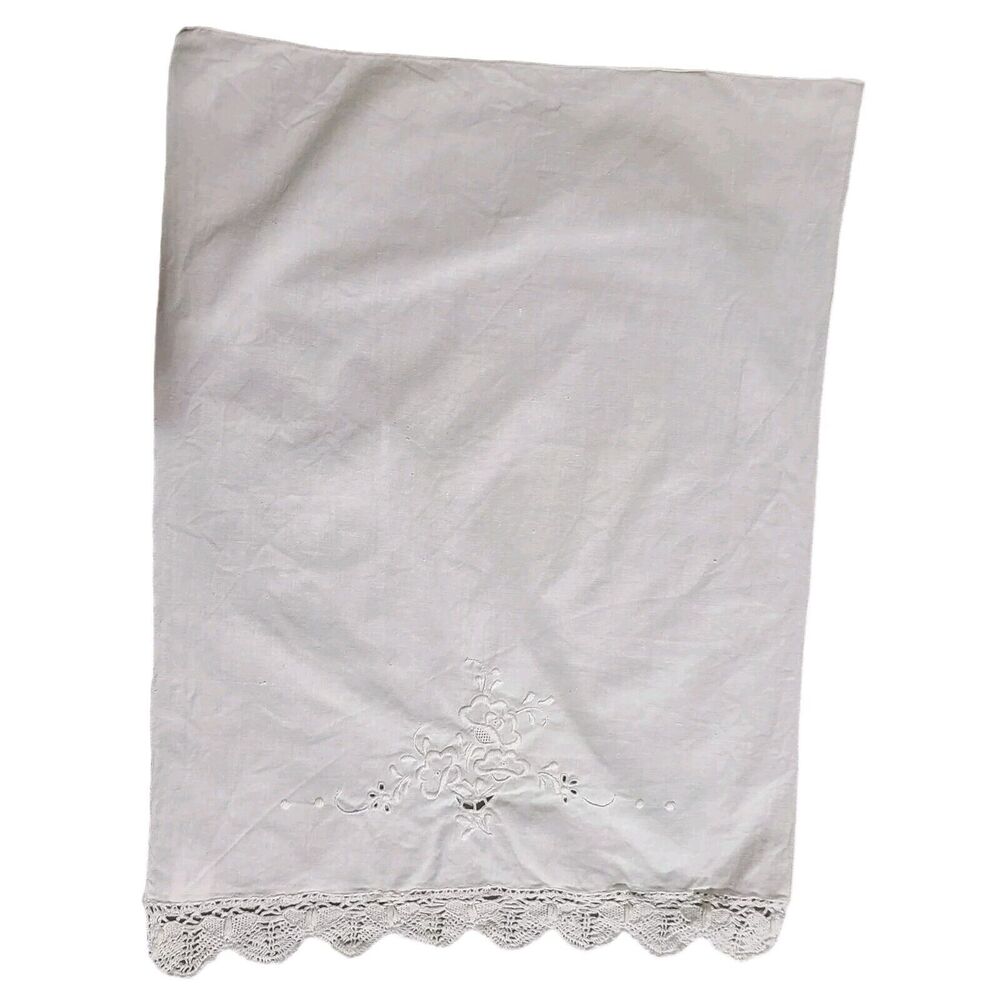 2 Linen Napkins Battenburg Lace Dining Vintage Beautiful Crochet Border Clean